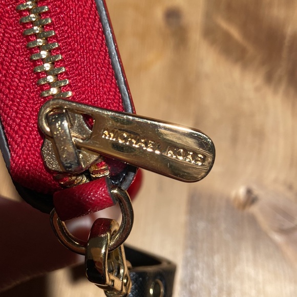 NWOT Michael Kors Essential zip Wallet Wristlet red & white leather - Picture 6 of 14